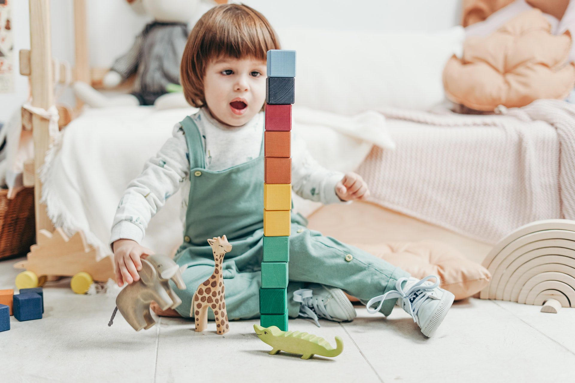 kid-toddler-with-building-blocks-lego-learning-cube-academy-best-preschol-in-plano-texas